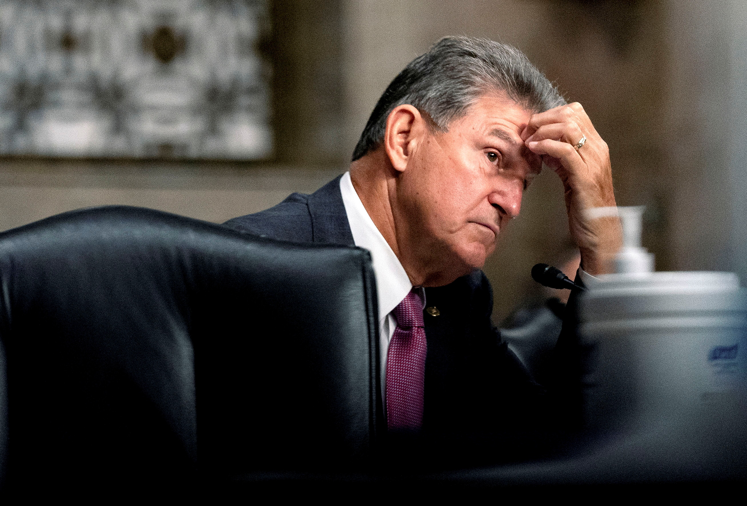 Biden, Pelosi Struggle to Break Dem Stalemate; Manchin Slams ‘Fiscal Insanity’