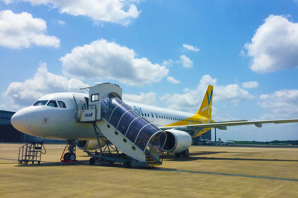 Wheelchair-User Crawls Onto Plane