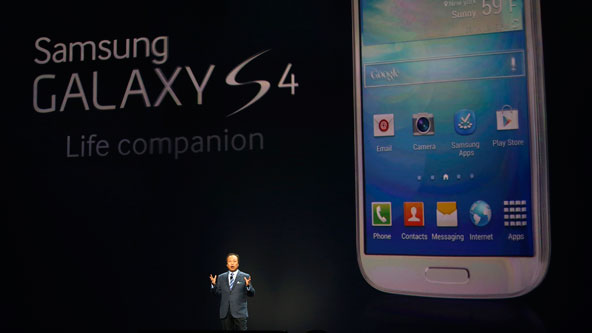 'Smarter Phone' War Rages between Apple and Samsung