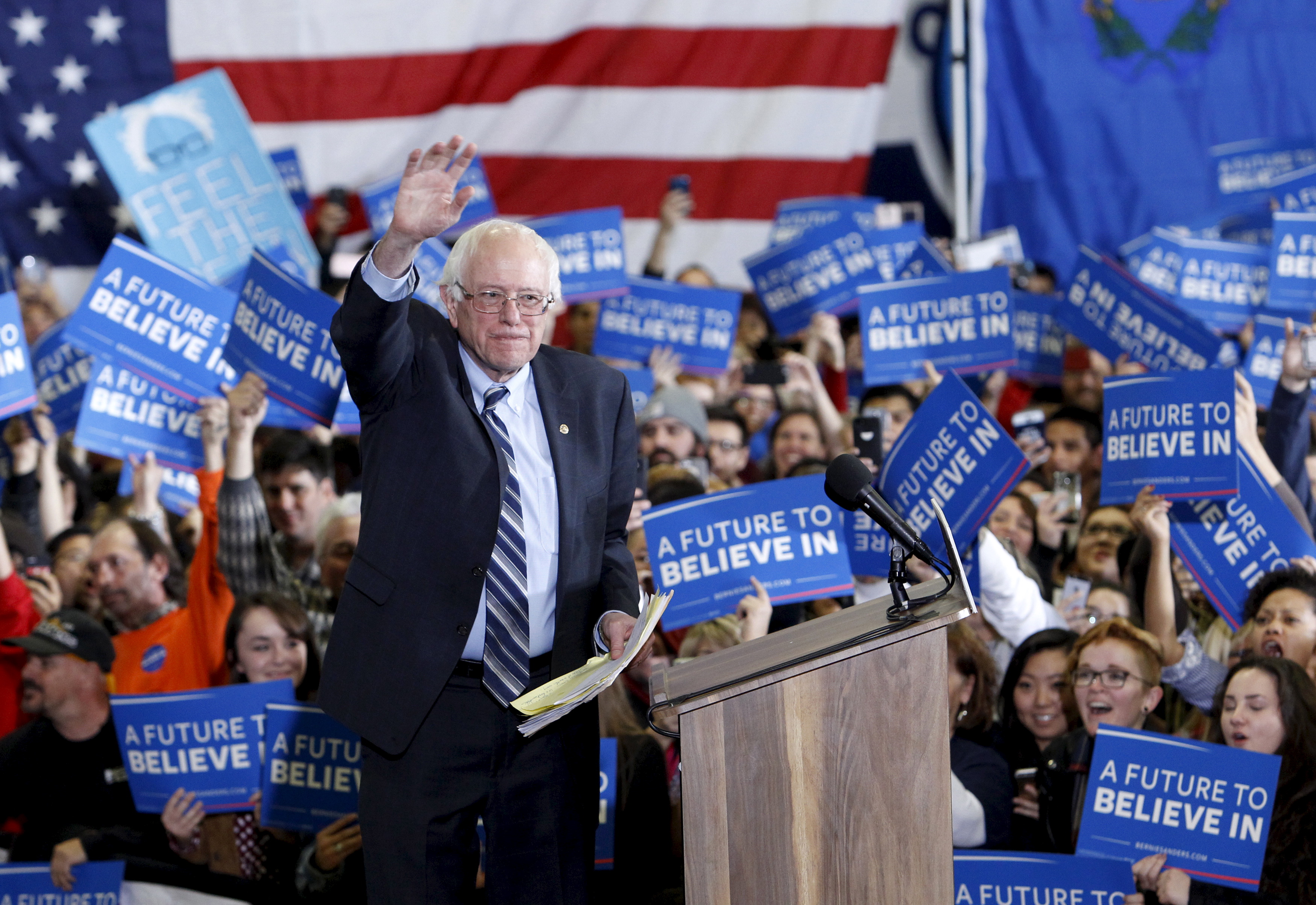 Clinton Facing a Long Fight as Sanders’ Fundraising Soars