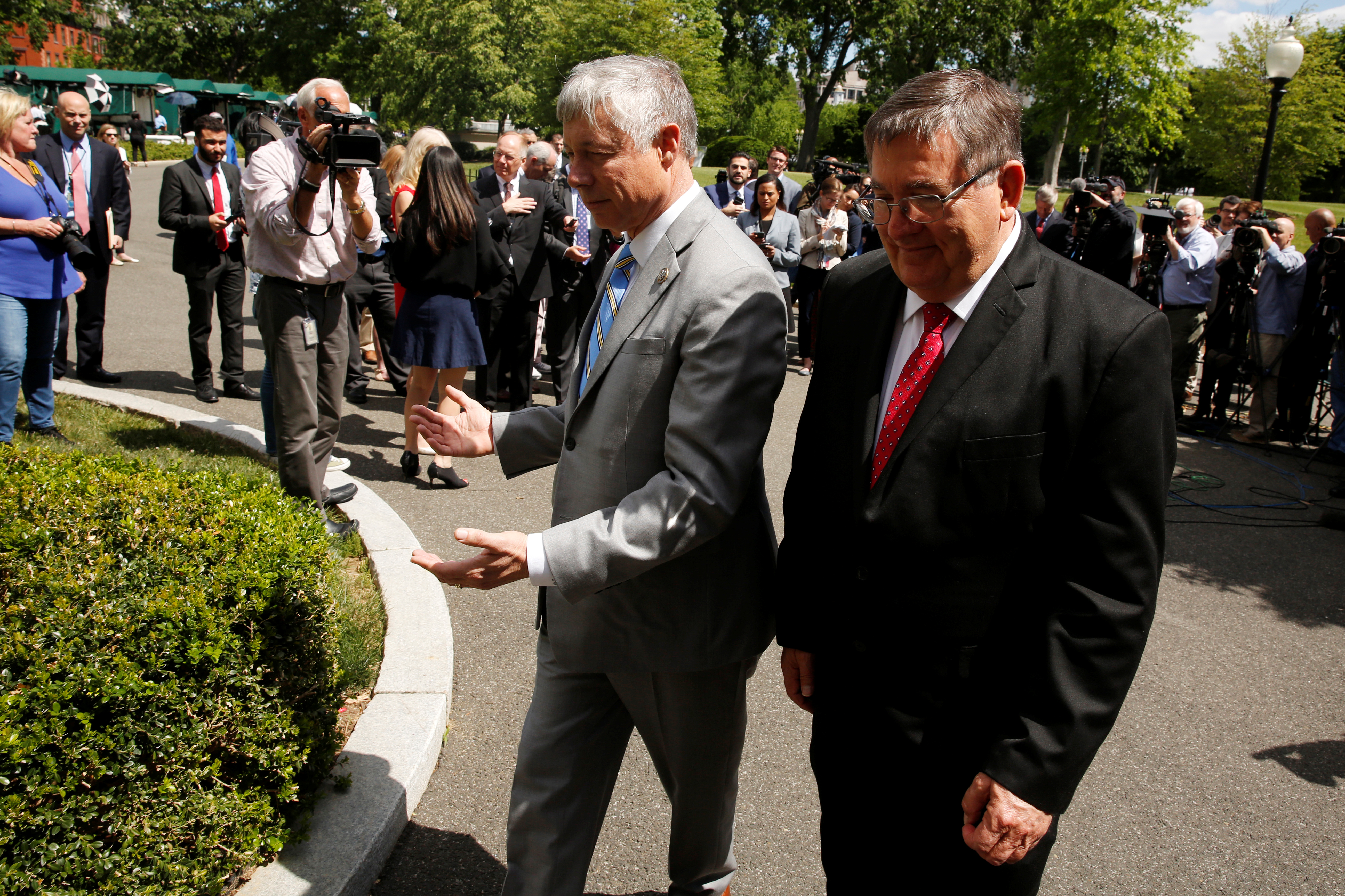 New Life for GOP Obamacare Replacement as a Key Lawmaker Switches Sides