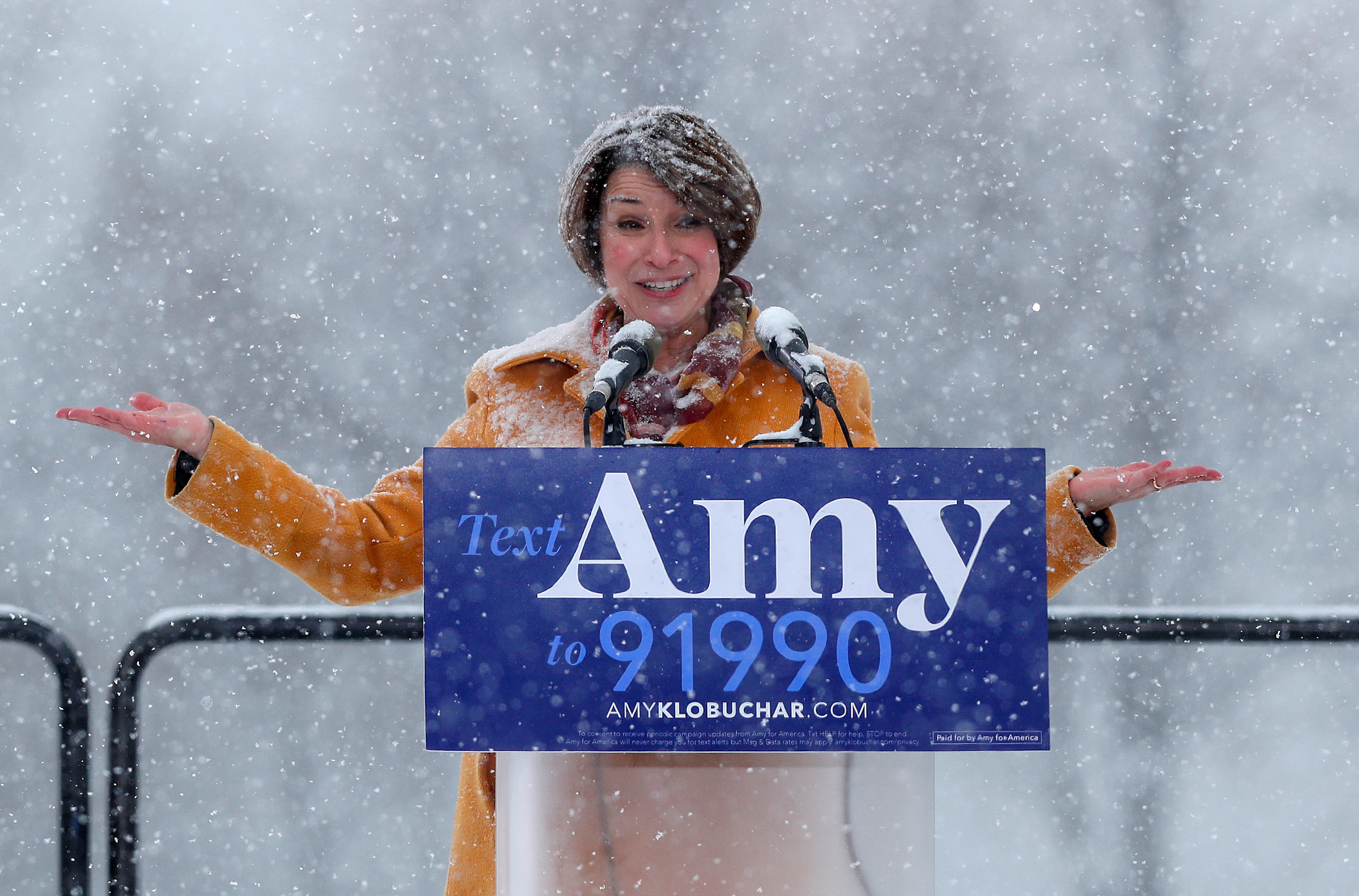 Klobuchar Pitches Herself as Pragmatic Alternative to Progressive Dems