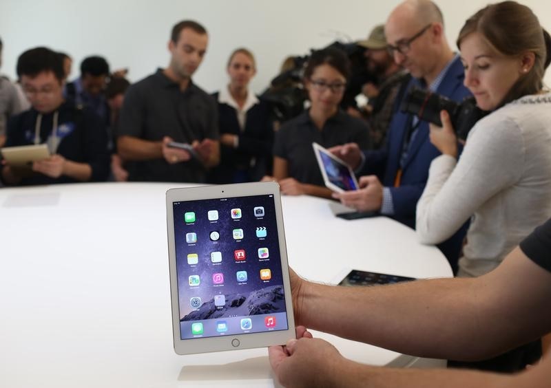 Six Reasons Not To Buy an Apple Watch Just Yet