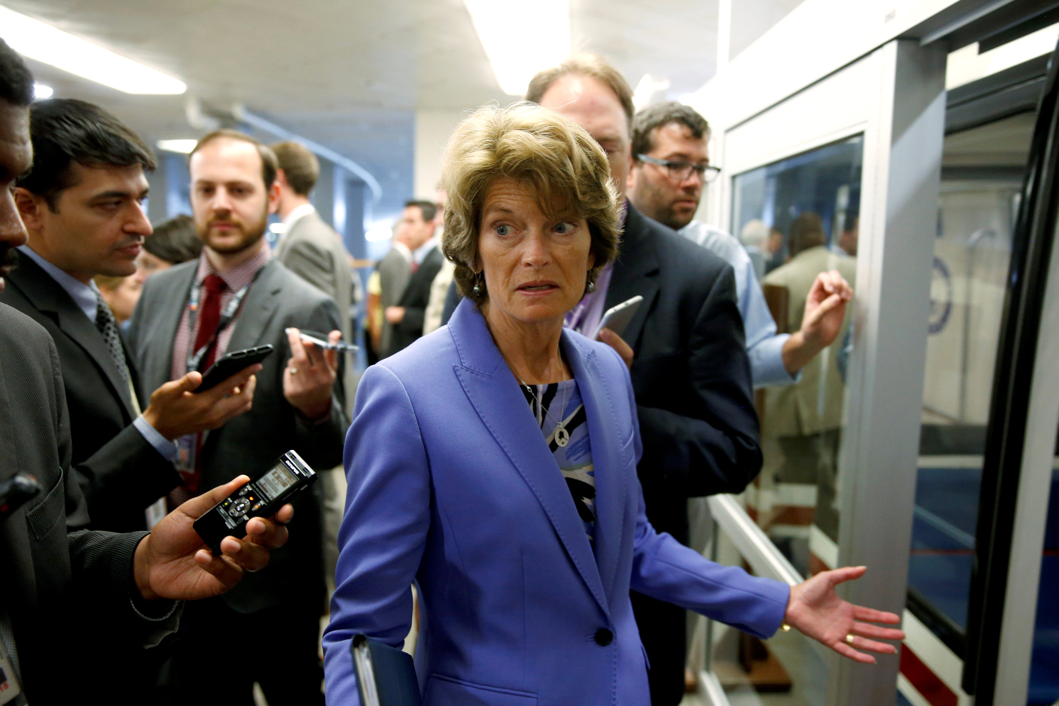 Signals from a Tax Bill Swing Vote: Murkowski Backs Mandate Repeal