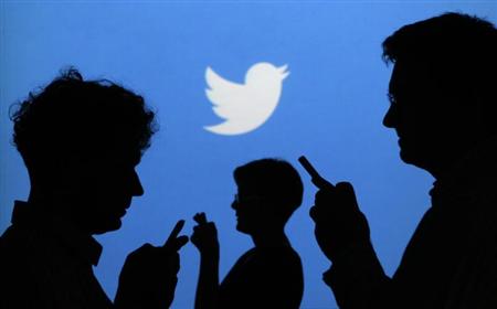 Why Twitter Is a Minefield for the GOP