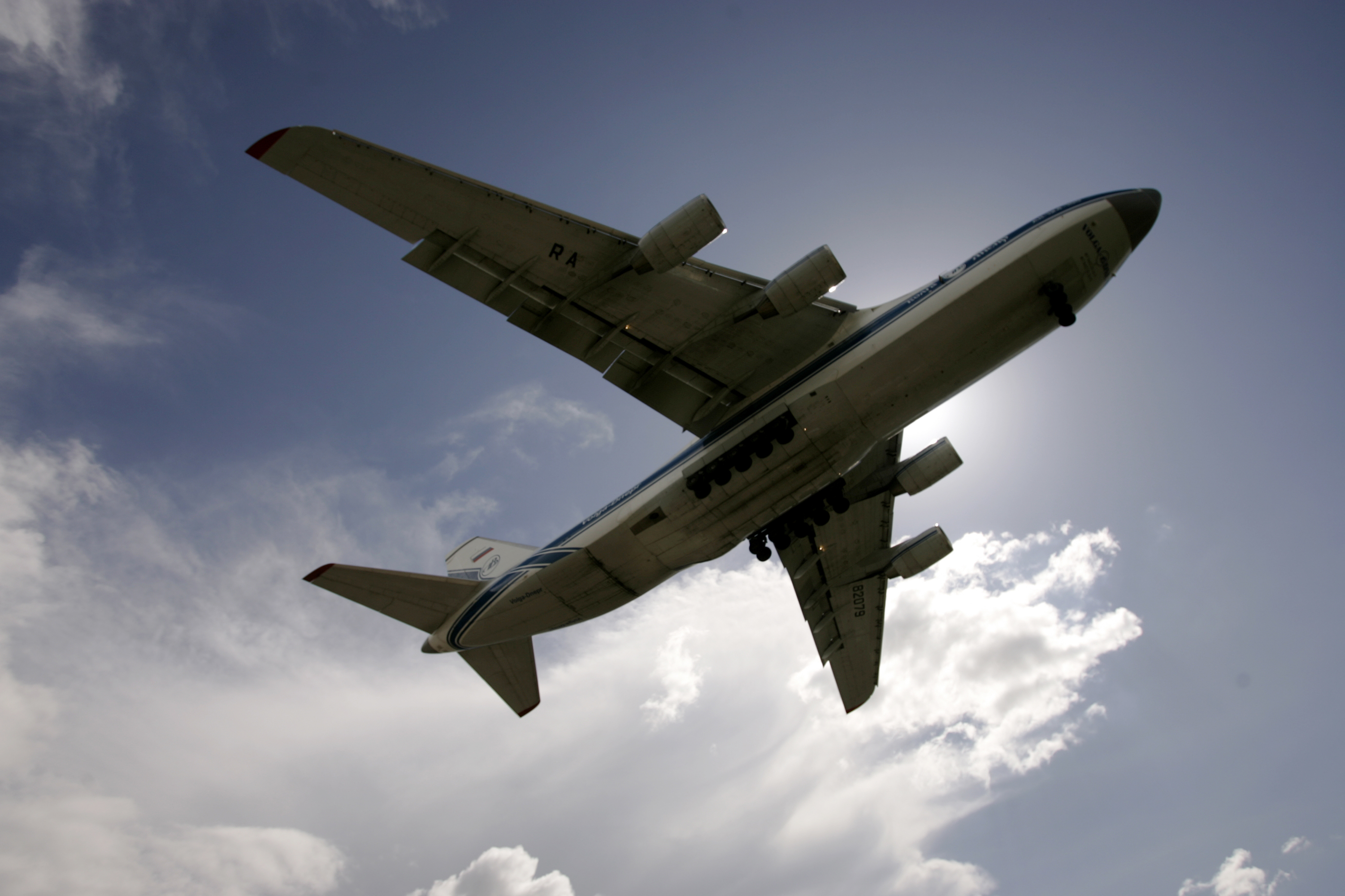 An-124 cargo plane